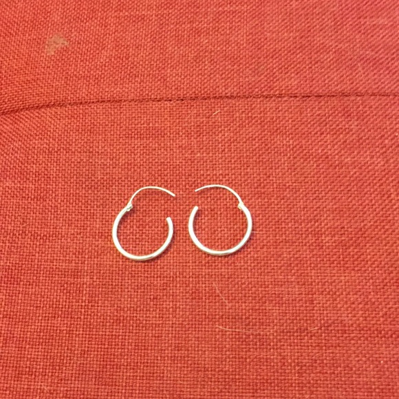 Small silver hoops - Picture 2 of 3